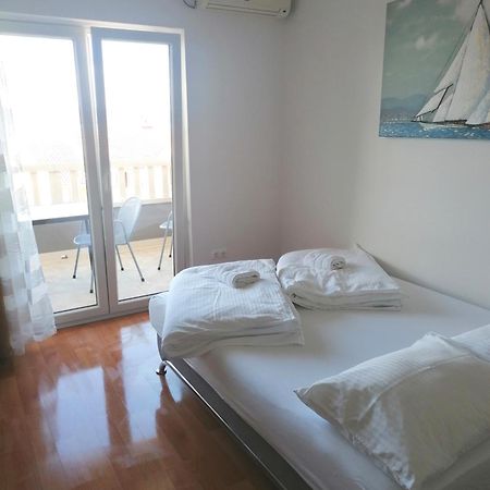 Apartments Dinko Duće エクステリア 写真