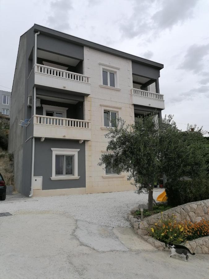 Apartments Dinko Duće エクステリア 写真