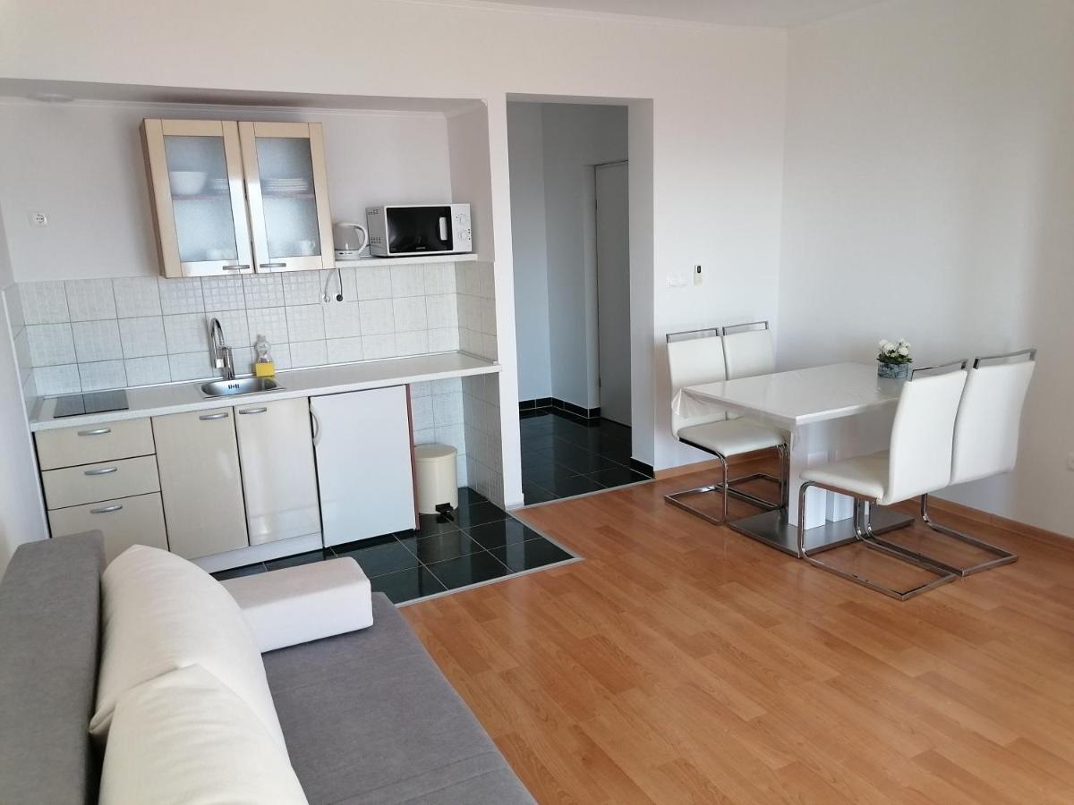Apartments Dinko Duće エクステリア 写真