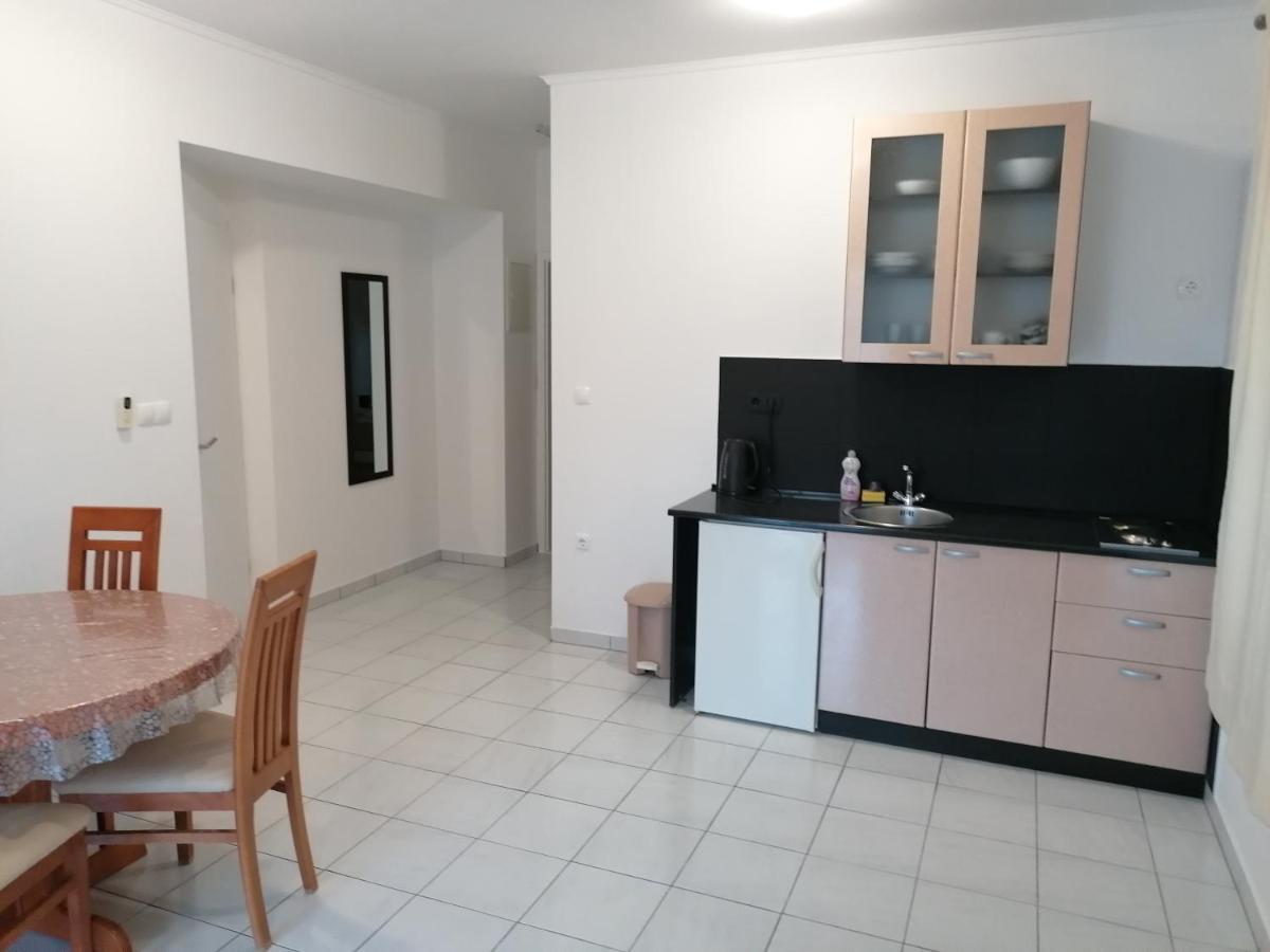 Apartments Dinko Duće エクステリア 写真