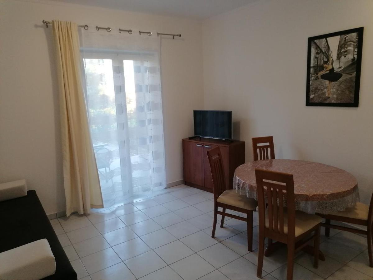Apartments Dinko Duće エクステリア 写真