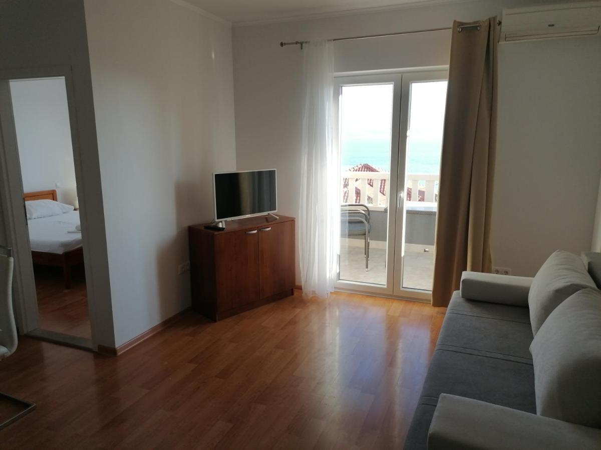 Apartments Dinko Duće エクステリア 写真