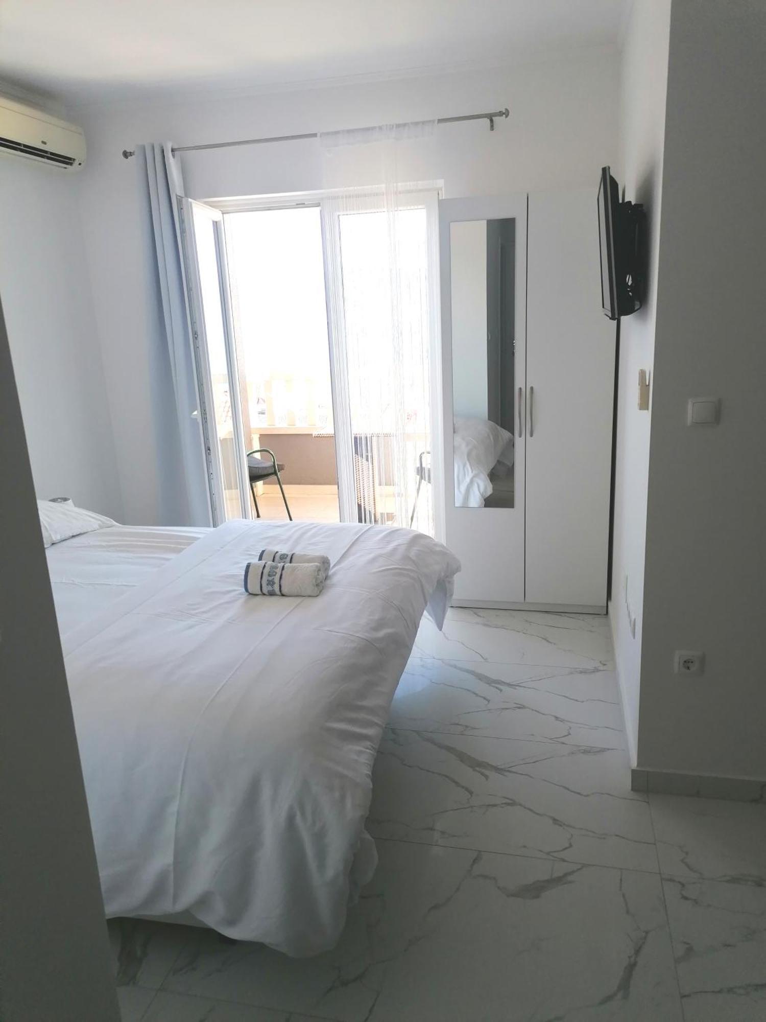 Apartments Dinko Duće エクステリア 写真